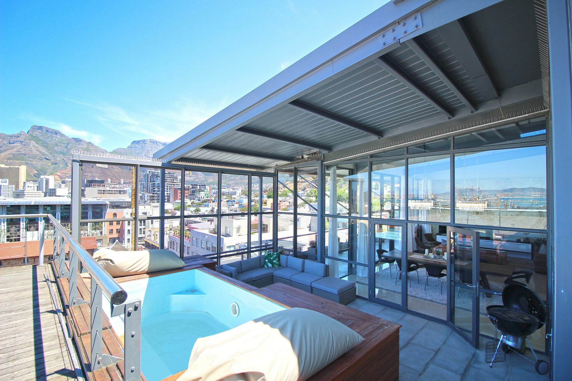 Luxe Penthouse With Private Rooftop Pool, Deck & Panoramic Views Le Cap